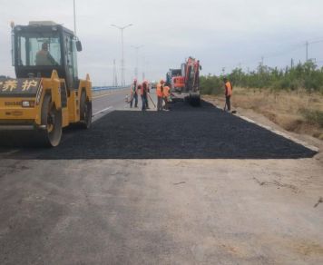 【交通動態(tài)100期】抓養(yǎng)護、保暢通、促安全-吳忠市交通運輸局開展路面病害搶修工作