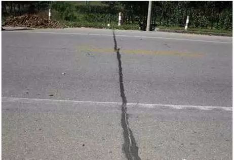 監(jiān)理工程之公路工程路面施工安全管理